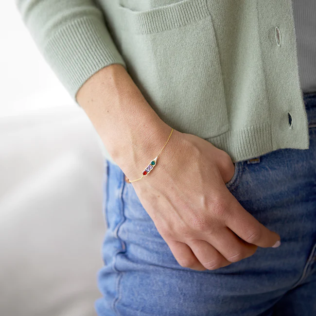 Bracelet en argent sterling 925 pierre de naissance pois dans un pod en or