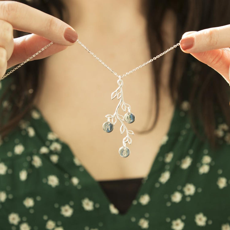 925 Sterling Silver Personalized Tree Necklace with Name Tree of Life Necklace Custom Name Plate Initial Letters Engraved Name on Family Tree Necklace for Family Friends Mother Gift