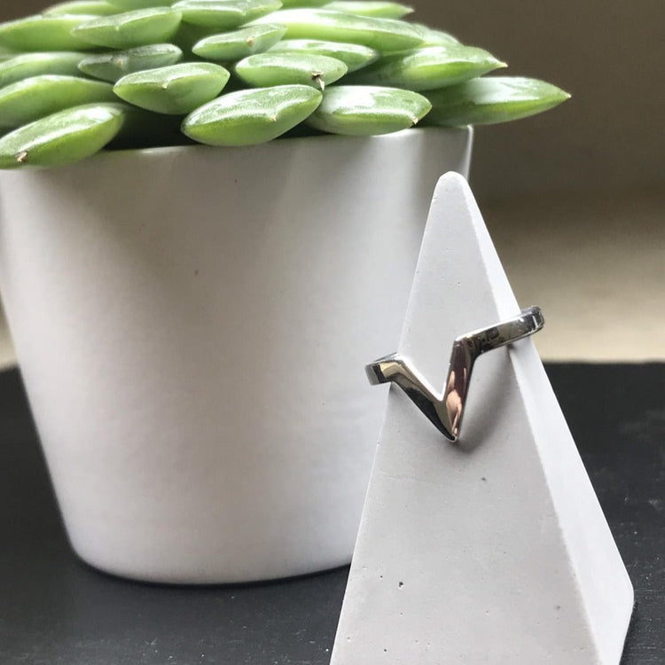 Bague en forme de V personnalisée en argent sterling 925