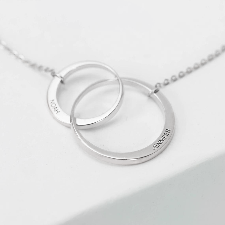 925 Sterling Silver Mom And Child Engraved Circle Necklace